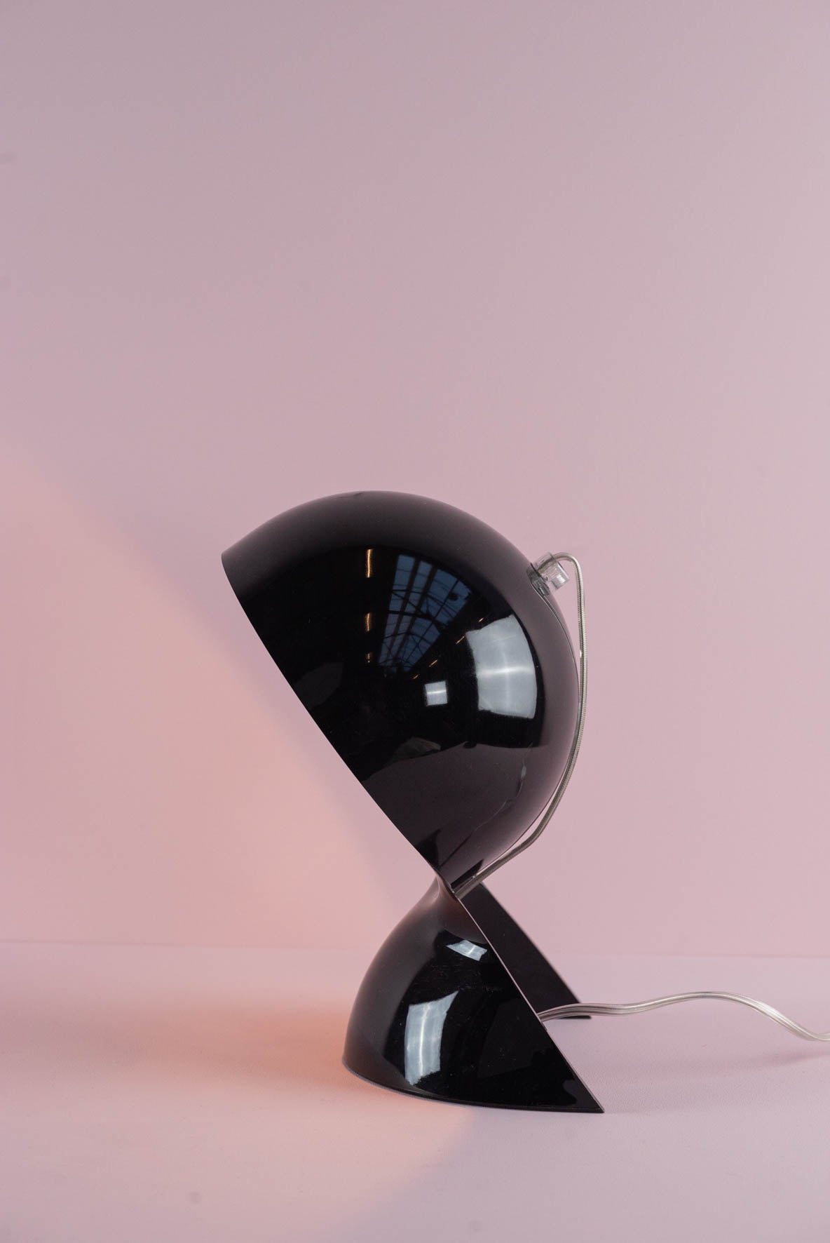 Table lamp Dalu designed by Vico Magistretti produced by Artemide