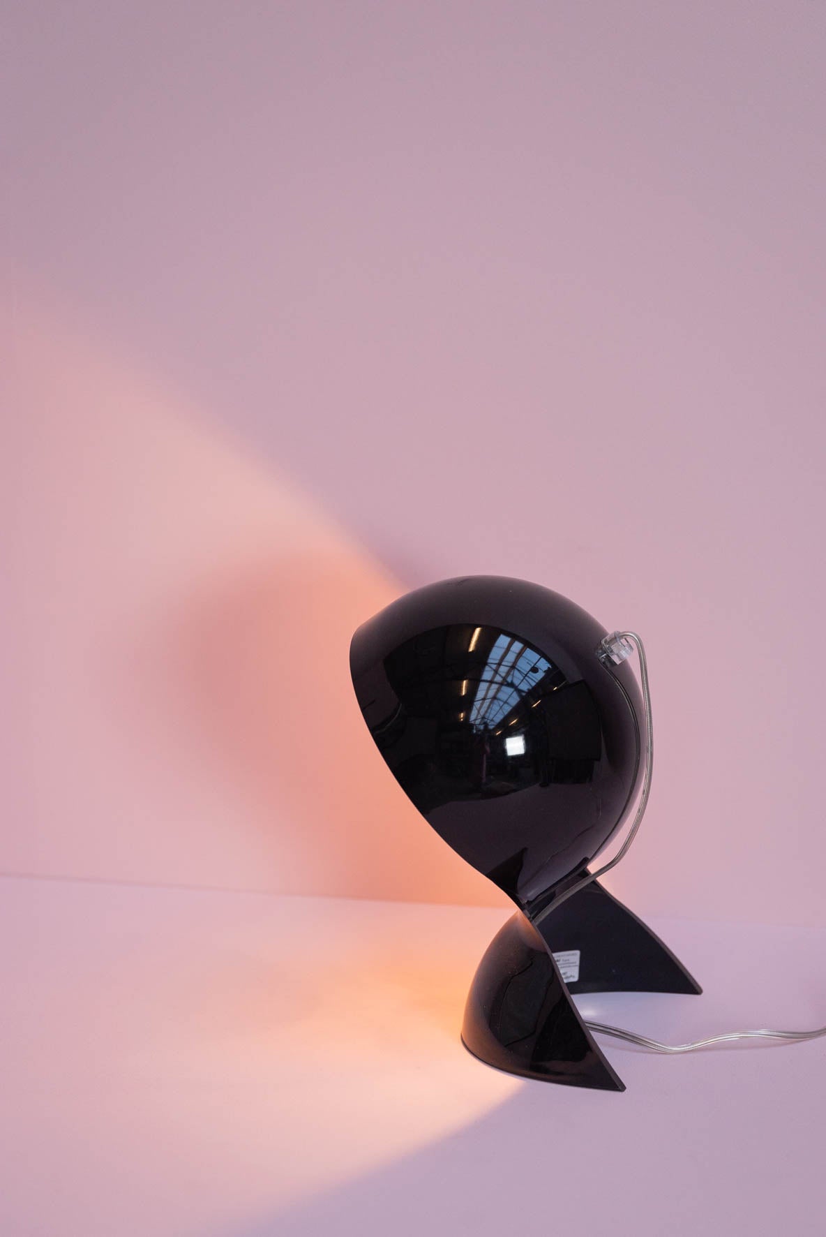 Table lamp Dalu designed by Vico Magistretti produced by Artemide