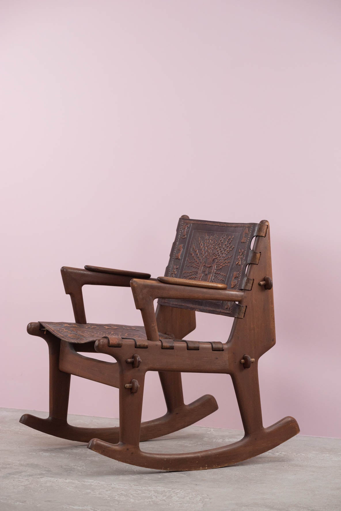 Rocking chair by Angel I Pazmino for Meubles de Estilo