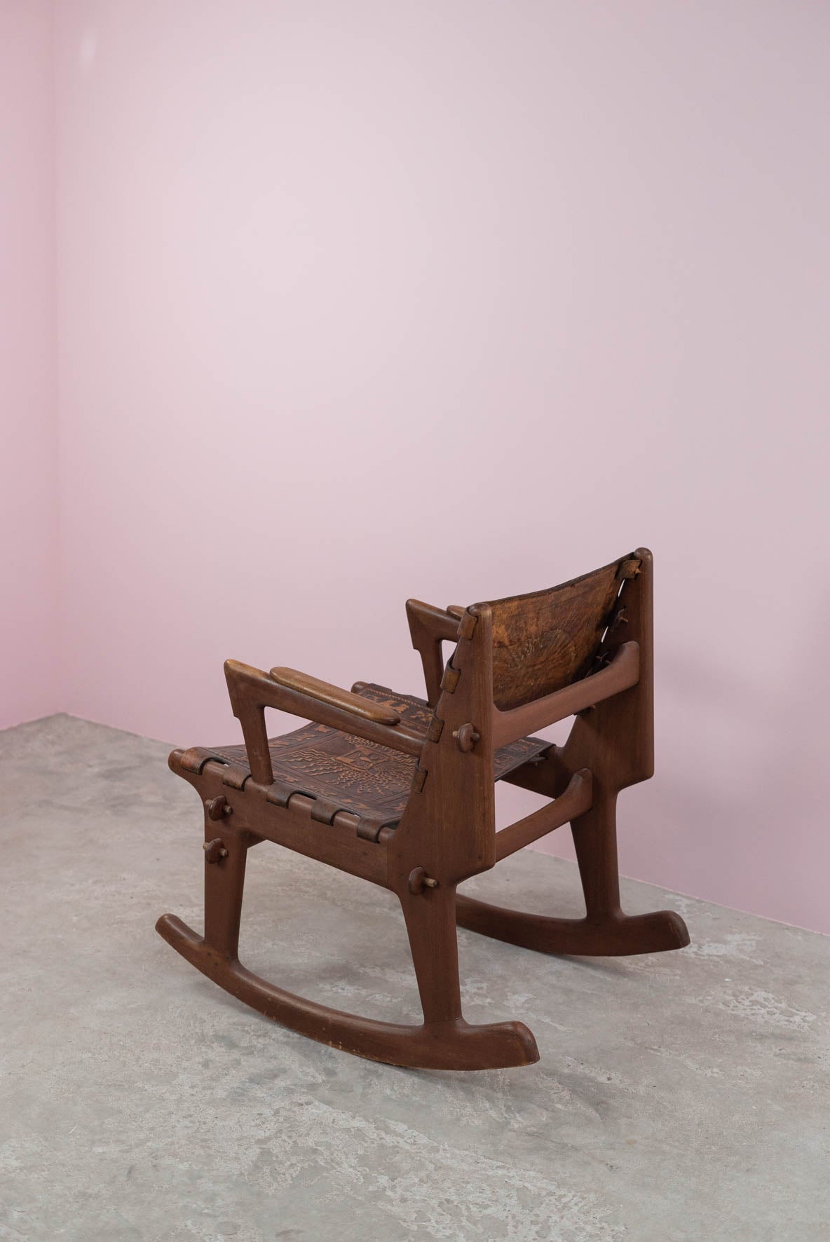 Rocking chair by Angel I Pazmino for Meubles de Estilo