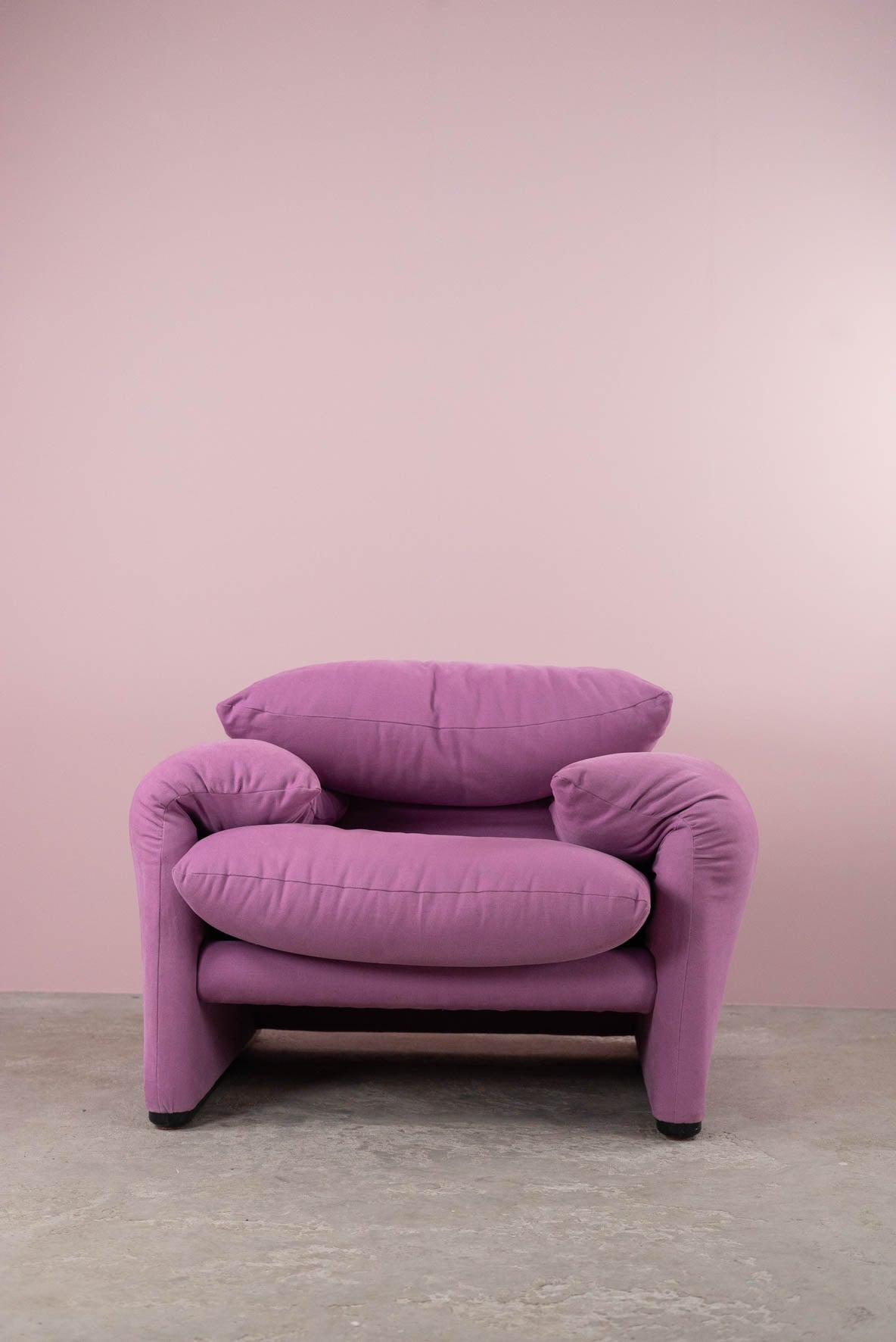 Pink Maralunga sofa by Vico Magistretti for Cassina