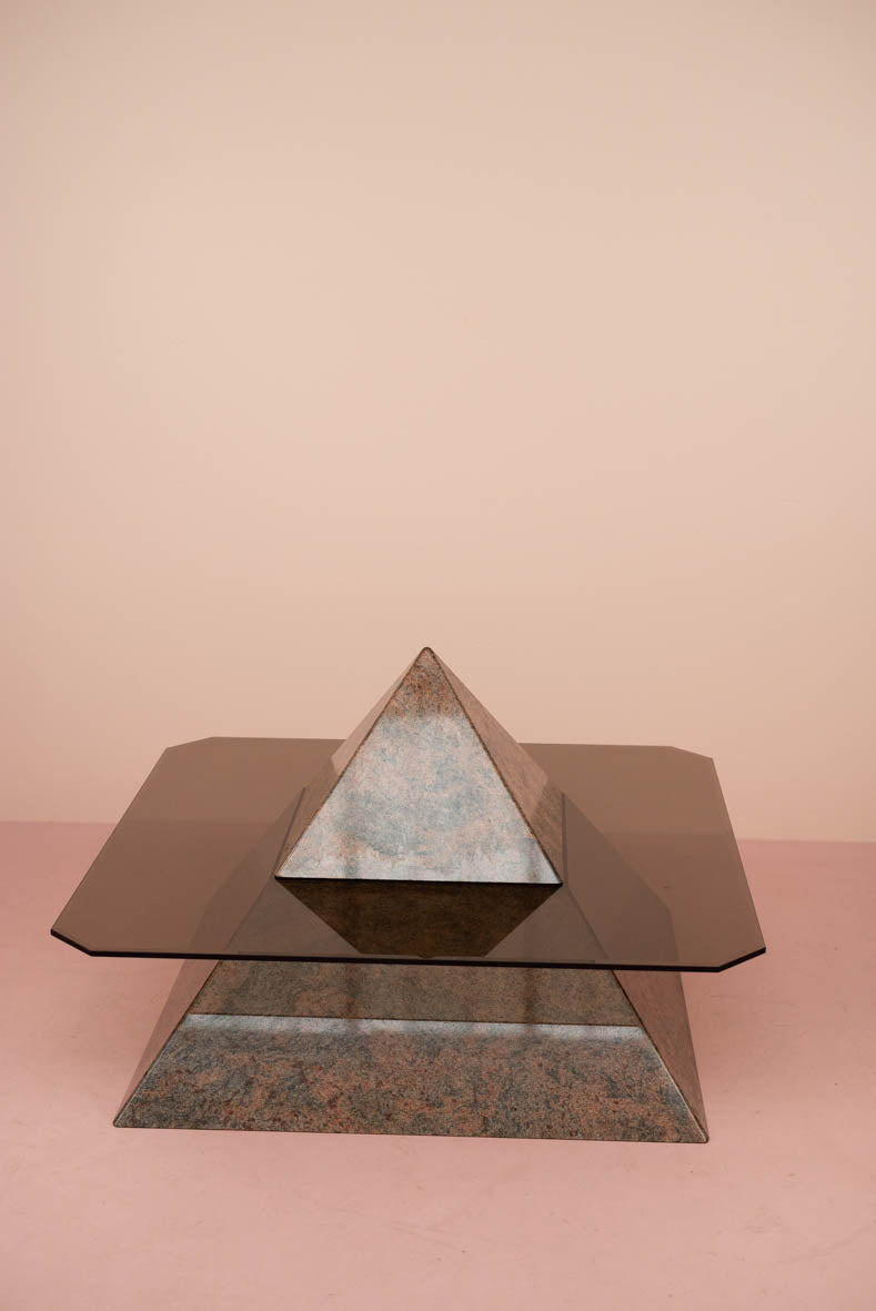 Vintage salontafel 'piramide' in graniet
